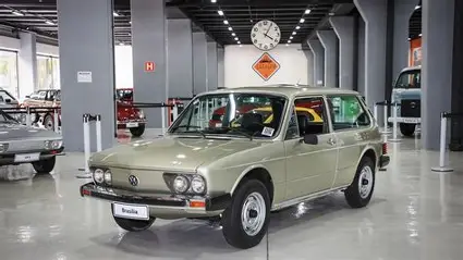Volkswagen Brasília amarela